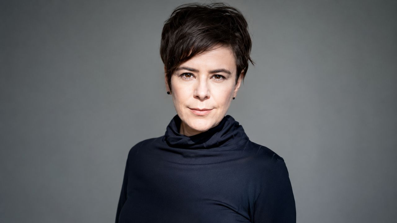 Fernanda Takai participa de encontro com leitores na abertura do Festival Literário de SC